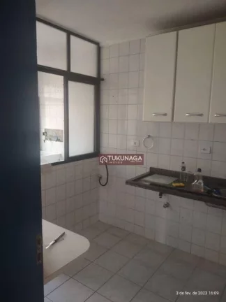 Imagem Aconchegante Apartamento com sacada, carpete de madeira nos 2 dormitórios e na sala, à venda, 65 m² por R$ 390.000 - Vila Rosália - Guarulhos/SP