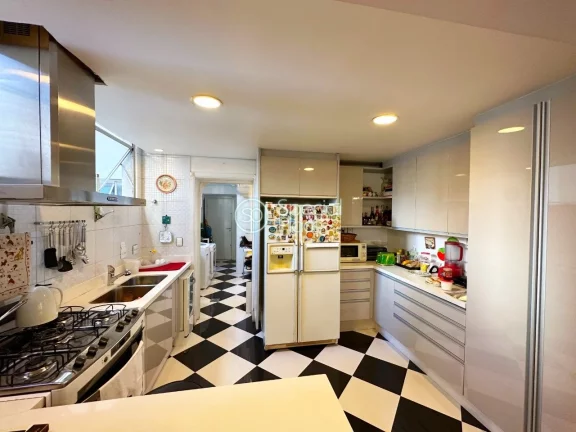 Imagem Apartamento reformado com 183m² à venda na melhor localização dos Jardins, com aparelhos de ar c...