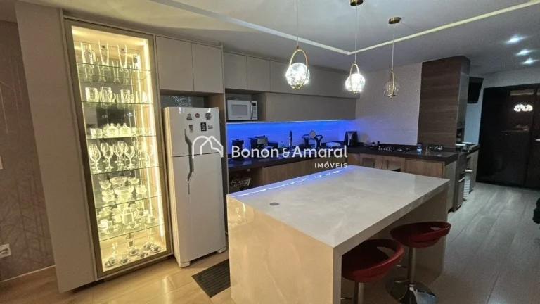 Imagem Lindo sobrado com 200m² de construção em terreno de 200m².
São 3 dormitórios, todos suítes, g...