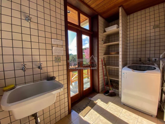Imagem Casa à venda em Campos do Jordão – Com 5 dorm Vista para Pedra do Baú
