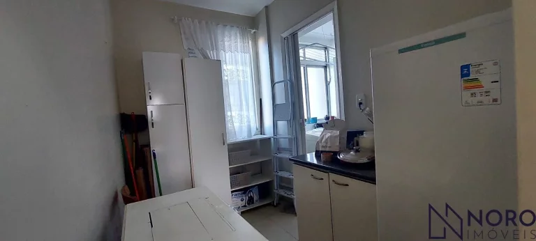 Imagem Apartamento com 2 dormitórios + dependência completa e 1 vaga de garagem na Andr