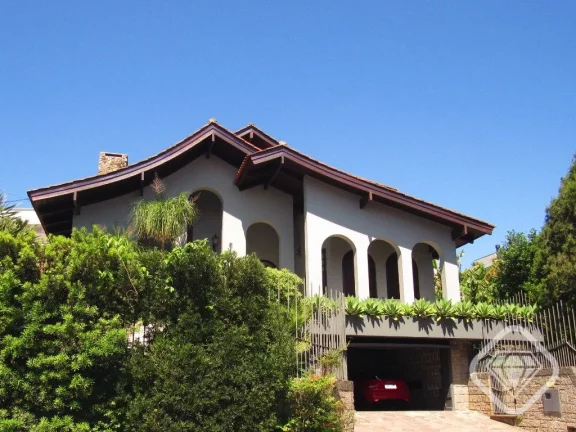 Imagem Casa de luxo em condomínio, 4 dormitórios, suíte máster, dois terrenos, ampla área verde e pisc...