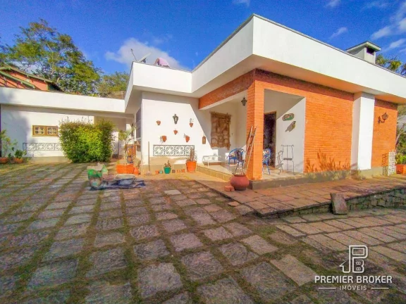 Imagem Casa com 4 dormitórios à venda, 330 m² por R$ 950.000,00 - Albuquerque - Teresópolis/RJ