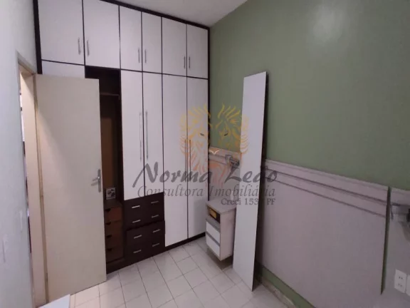 Imagem Casa à Venda na Atalaia: 4 Quartos, 3 Suítes, 2 Salas, 6 Banheiros, 3 Vagas de Garagem. Próximo a Orla da Atalaia.