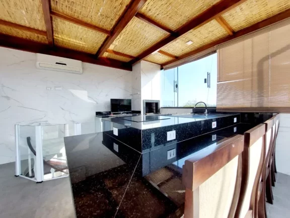 Imagem Enseada - Cobertura duplex - 02 dormitórios - 02 vagas - 500 metros da praia.