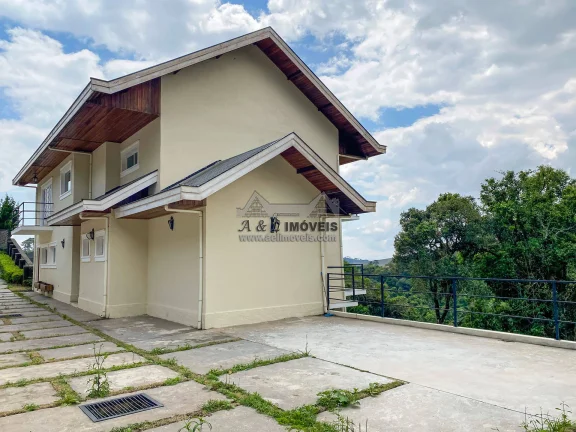 Imagem Casa à venda em Campos do Jordão – Com 4 dormitórios e vista exuberante