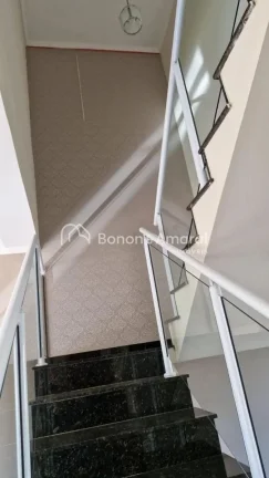 Imagem Casa à venda no Condomínio Campos do Conde em Paulínia. O piso inferior conta com sala para dois ...