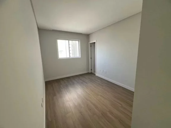 Imagem Apartamento com 3 suítes e 2 vagas de garagem na Meia Praia em Itapema