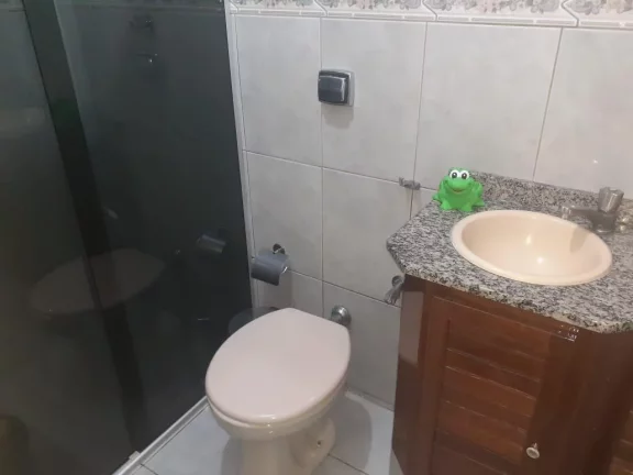 Imagem Apartamento com sala ampla, sacada, 3 dormitórios, sendo 1 suíte, 2 com armários embutidos, cozin...