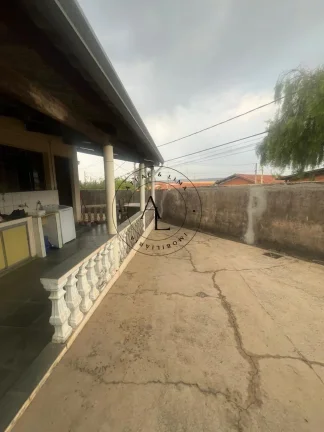 Imagem Casa Aconchegante com 3 Quartos, Edícula e Ótima Área Externa!