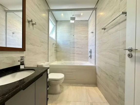 Imagem Apartamento mobiliado com 3 dormitórios sendo 3 suítes e 2 vagas de garagem em Balneário Camboriú/SC