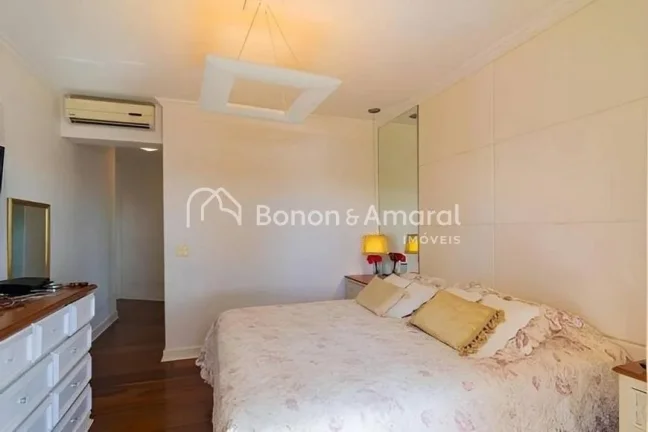 Imagem Lindo sobrado com 4 quartos, sendo 1 suíte máster, salas de jantar, estar e TV, cozinha planejada,...