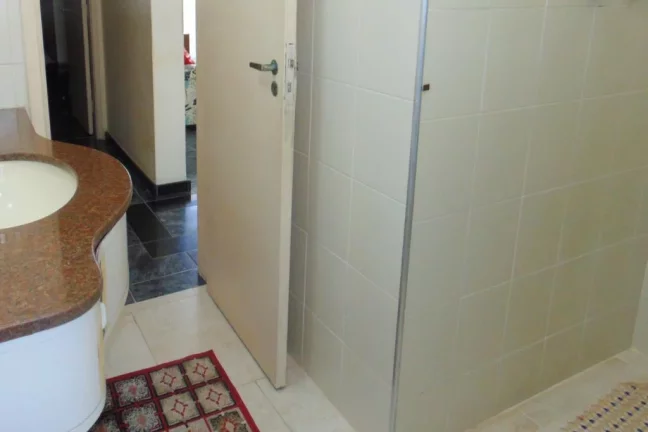 Imagem Pitangueiras - Amplo apartamento à 150 metros da praia.