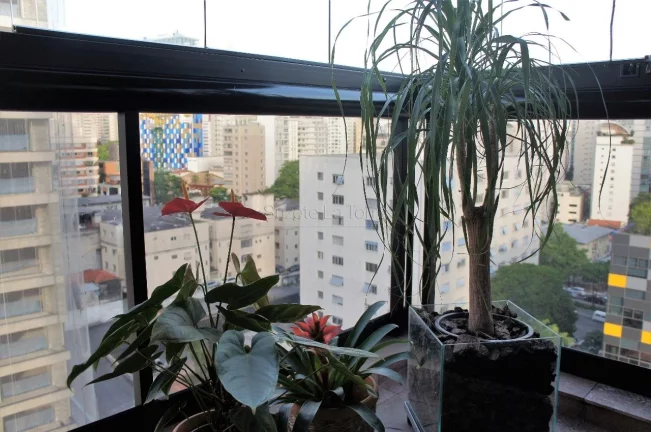 Imagem Apartamento de 191m², em andar alto. Living amplo com lareira e varanda gourmet. Possibilidade de i...