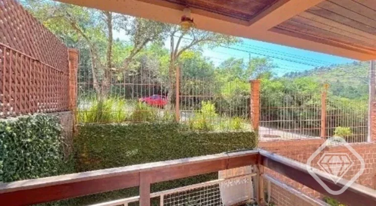 Imagem Casa em condomínio no bairro Ipanema, zona sul de Porto Alegre.

Charmosa casa semi mobiliada, com ...