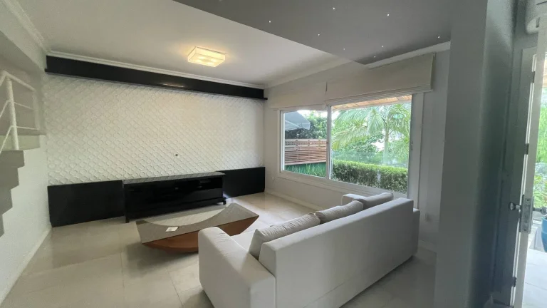 Imagem Casa Em Jurerê - 600 metros da praia