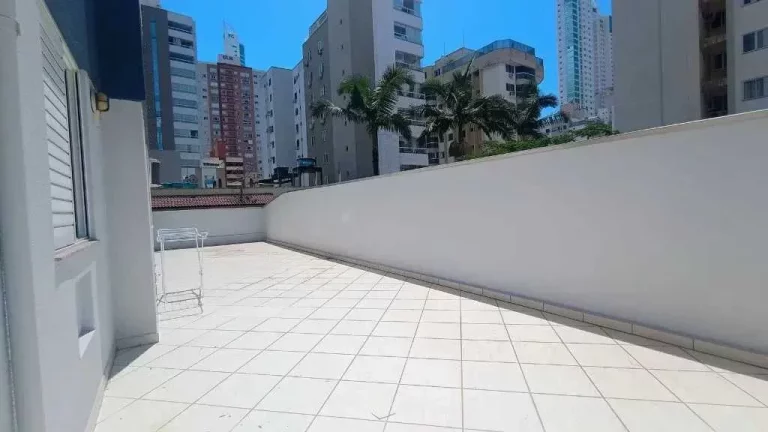 Imagem Apartamento diferenciado com 2 suítes e 2 vagas de garagem em Balneário Camboriú