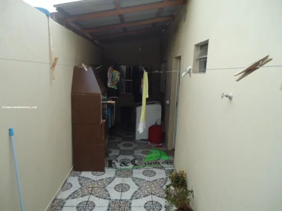 Imagem Casa para Venda em Limeira, Jardim Lagoa Nova, 4 dormitórios, 2 banheiros, 2 vagas