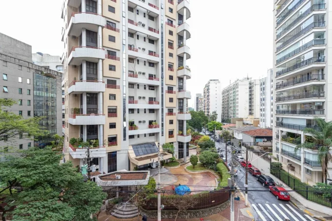 Imagem Apartamento 187M² Reformado, 3Q, 1 Suíte, 2 Banheiros, 2 Vagas, Lavabo, Sol da Manhã, Portaria 24h, Academia, Salão de Festas.
