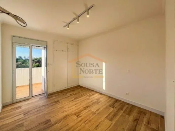 Imagem Apartamento de 188m², reformado, com 3 dormitórios sendo 2 suítes e 1 vaga de garagem. Possui sal...