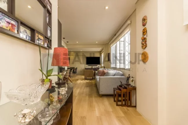 Imagem Apartamento de luxo à venda em São Paulo-SP, Jardim Europa: 3 quartos, 1 suíte, 3 salas, 4 banheiros, 3 vagas, 142m². Venha conferir!