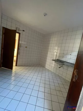 Imagem VENDO CASA EM CONDOMINIO