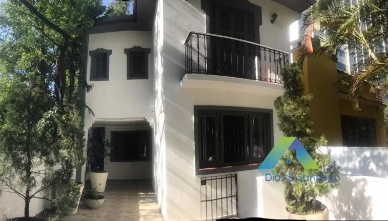 Imagem Casa a venda Cerqueira César · 220m² · 6 Quartos · 2 Vagas