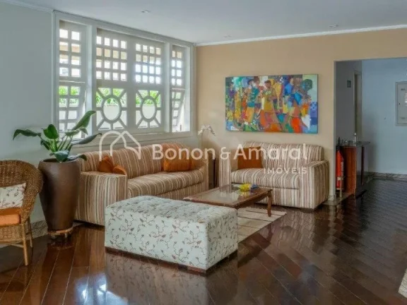 Imagem Apartamento reformado, em andar alto, com forno e armários embutidos e varanda!

Condomínio com ac...