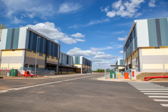Imagem Galpão Industrial para Locação em Limeira-SP, Jardim Nova Limeira: 1 sala, 6 banheiros, 31 vagas, 7.995m².