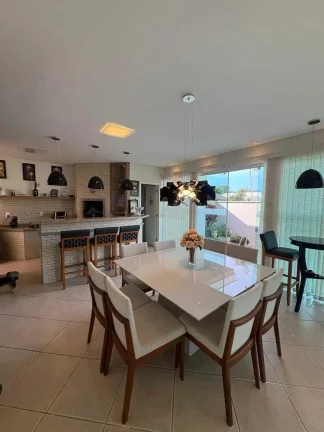 Imagem Casa ampla com 3 dormitórios e 2 vagas de garagem em Jaraguá do Sul/SC