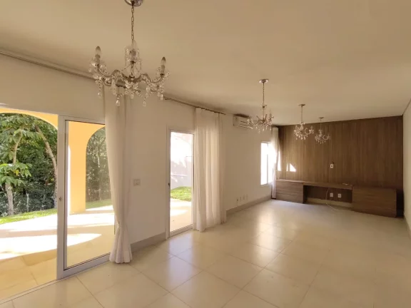 Imagem Casa em condomínio à venda em Vinhedo-SP, Condomínio Recanto dos Paturis: 3 quartos, 3 suítes, 2 salas, 4 banheiros, 4 vagas, 200 m². Imagem Casa em condomínio à venda em Vinhedo-SP, Condomínio Recanto dos Paturis: 3 quartos, 3 suítes, 2 salas, 4 banheiros, 4 vagas, 200 m².