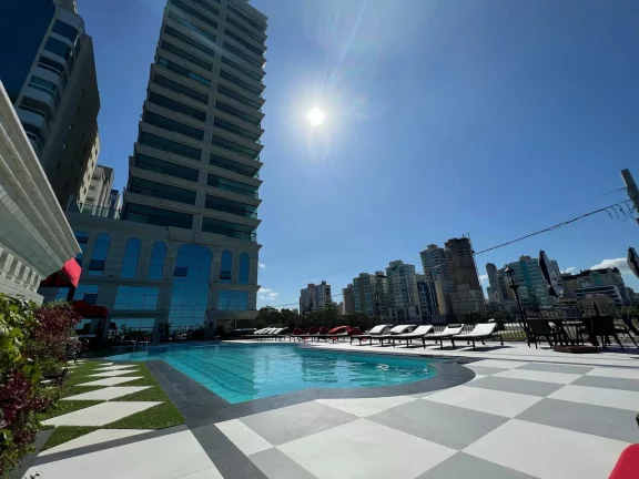 Imagem Mobiliado com 4 dormitórios à venda sendo 4 suítes, 180.0 m² por - R$ 10.900.000,00 - Meia Praia - Itapema/SC