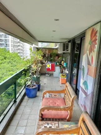 Imagem Vendo 3Q(1Ste) prédio luxuoso na Alfredo Russel, repleto armários, reformado, 2 vg, R$4.000.000, sauna, parquinho, salão festas, ginastica, cp futebol
