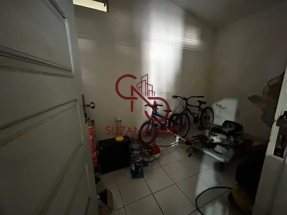 Imagem Prédio comercial com uma casa, 2 lojas e 11 kitinets