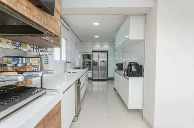 Imagem Apartamento 111M², 3Q, 1 Suíte, 2 Banheiros, 2 Vagas, Varanda Gourmet, Academia, Churrasqueira, Piscina Adulto e Infantil, Salão de Festas e Jogos.