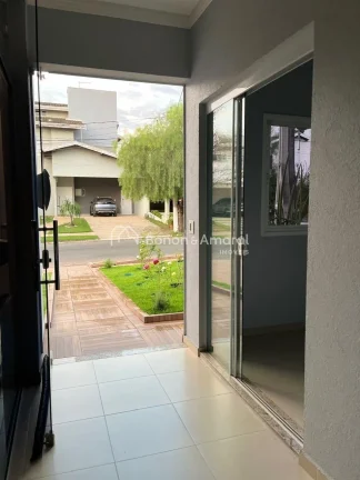 Imagem Sala com dois ambientes: jantar (com armários) e estar (com lareira a gás).
Sala de TV (com armár...