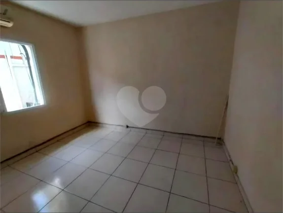 Imagem Casa à venda com 3 quartos, sendo 1 suíte, no condomínio Alameda do Eucaliptos, São Paulo - SP