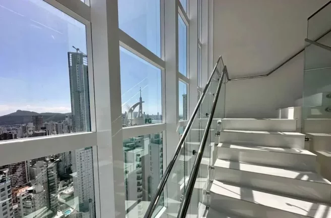 Imagem Apartamento Duplex Vista Mar com 4 suítes e 3 vagas de garagem em Balneário Camboriú-SC