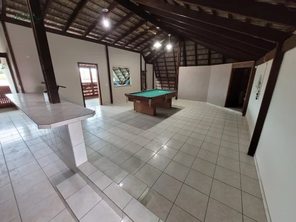 Imagem Casa com Piscina no centro de Itapoá