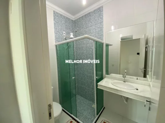 Imagem Casa Sobrado Semi-Mobiliada à Venda com 03 Suítes sendo 01 com Sacada Localizado no Centro de Balneário Camboriú - SC