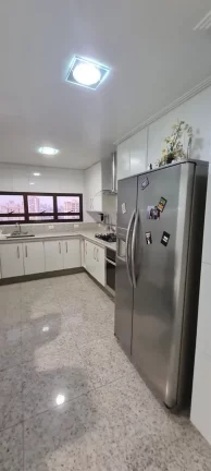 Imagem Cobertura à semi-mobiliada de 271 m², com 3 dormitórios ,sendo 2 suítes master com closet e banh...