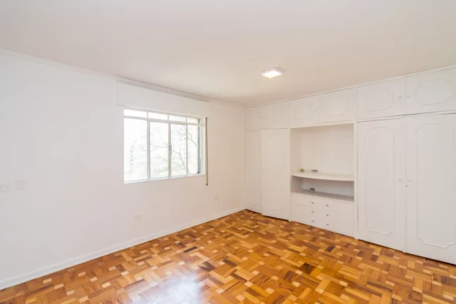 Imagem Apartamento 125M², 3Q, 2 Banheiros, 1 Vaga, Sacada, Armários.