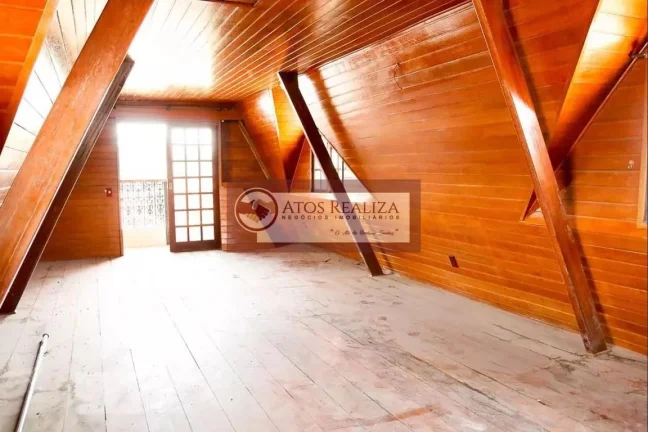 Imagem Atenção: Chegou a sua Oportunidade de comprar um Sobrado no Socorro com Desing EUROPEU. Vendo lindo sobrado no bairro do Socorro, imóvel com um Stilo totalmente diferente dos outros que você visitou, esse imóvel conta com 4 Dormitórios, sendo 1 Suíte, Arm