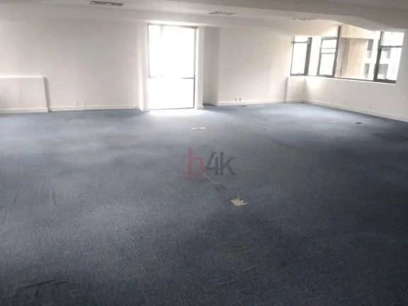 Imagem Sala Comercial de 212m² com 3 Vagas para Alugar na Berrini