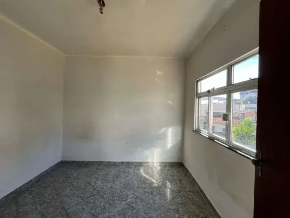 Imagem Oportunidade no São Pedro – Casa com Terreno Amplo e Potencial de Construção!