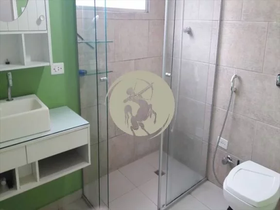 Imagem PARA INVESTIDORES! APARTAMENTO COM ELEVADOR, A 1 QUADRA DA PRAIA DO EMBARE. MUITO ABAIXO AO VALOR DE...
