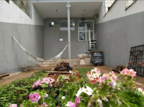 Imagem Sobrado espaçoso, recém-reformado, pronto para morar!