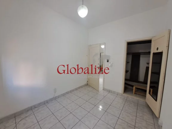 Imagem Apartamento à venda com 55m², 2 quartos, elevador, vaga, 1 quadra da praia por R$427.000,00 no Boqueirão em Santos