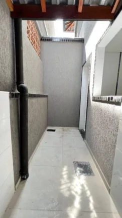 Imagem Sobrado com 2 dormitórios à venda, 48 m² por R$ 338.000,00 - Maracanã - Praia Grande/SP