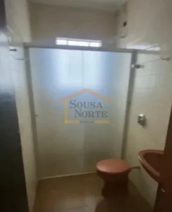Imagem Casa térrea com 120m², abaixo do nível da rua, acesso lateral por escada, com cozinha, copa, sala...
